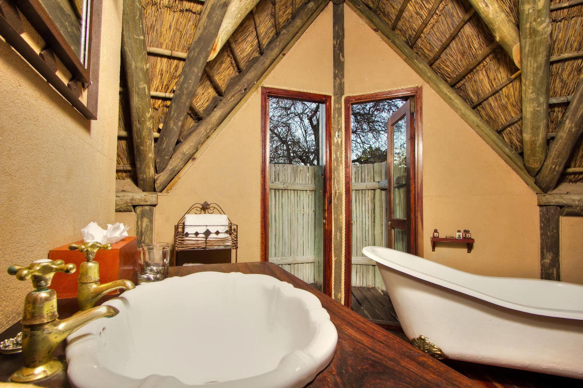 Deception Valley Lodge Hainaveld Game Farm Bagian luar foto